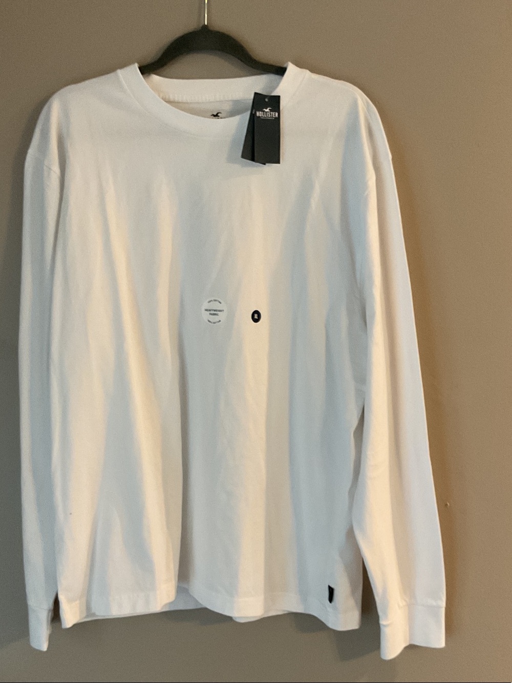 Hollister Men's White Long-Sleeve Crew Tee
